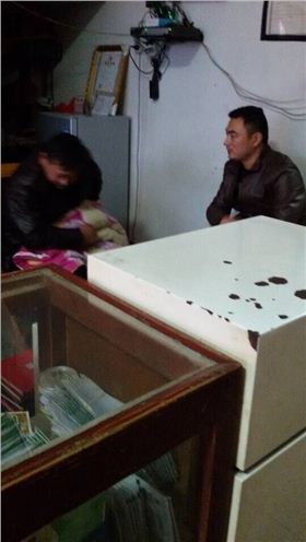 红四方复合肥厂家方经理在和县拜访客户，了解行情