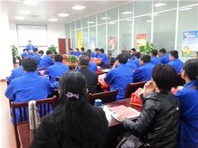 山东日照种粮大户来红四方复合肥厂家参观。