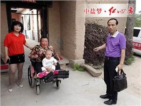 同云平接下“中国好肥料”公益赠肥活动的接力棒
