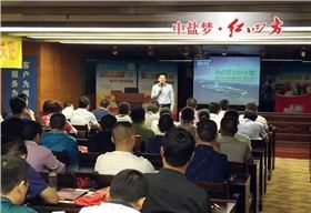 红四方营销总监梁凯声情并茂地介绍了红四方近60年的发展历程