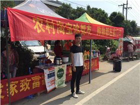红四方美福复合肥品牌地推团队在虞姬办展销会