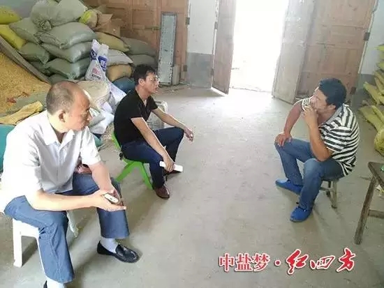 中心经理检查肥东样板市场建设进度. 中心经理检查肥东样板市场建设进度.