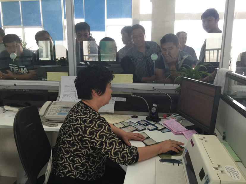 红四方复合肥厂家新区出现秋季小麦肥提货小高峰！