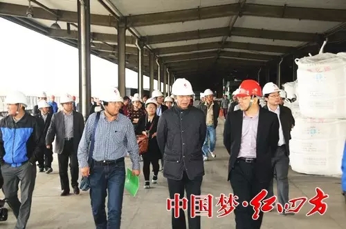 与会代表参观红四方铁路专用线 与会代表参观红四方铁路专用线