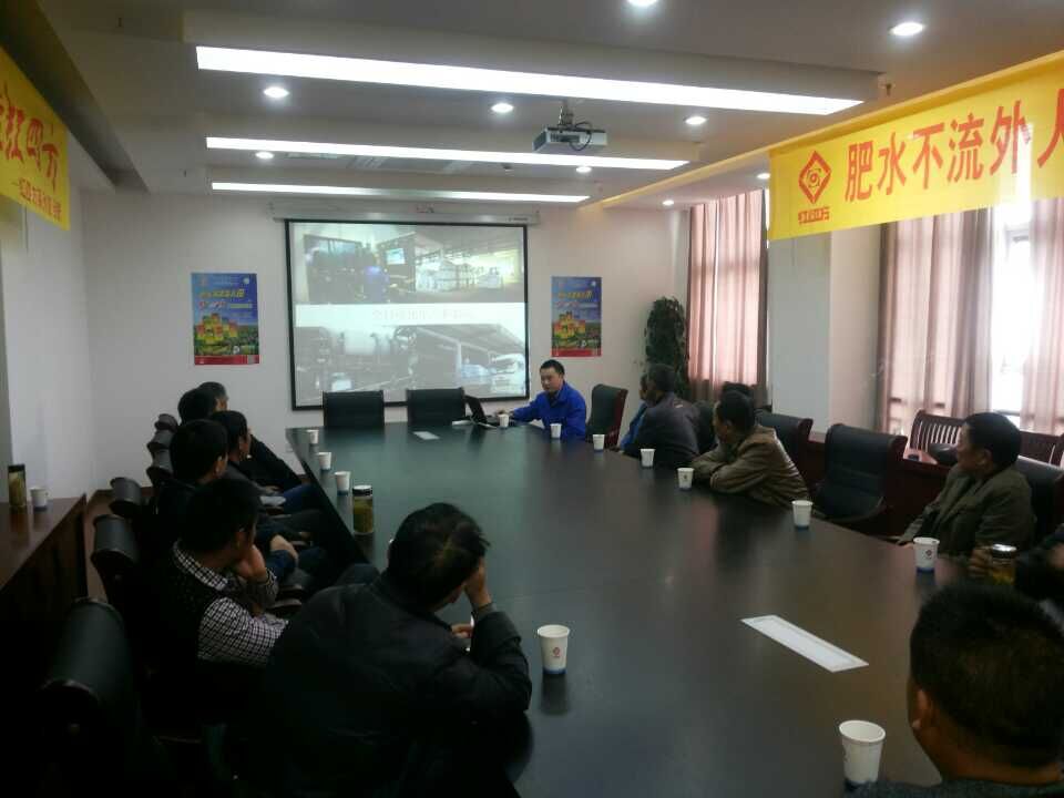 陈俊处长为种田大户讲课!.jpg 陈俊处长为种田大户讲课!.jpg