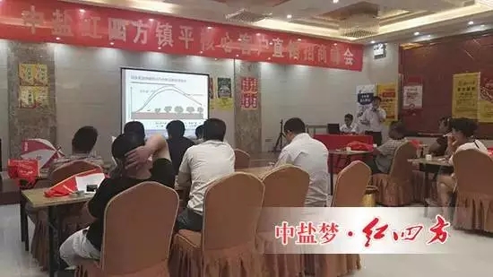 许平南中心舒俊杰，详细地为客户讲解中盐红四方近60年的发展历程