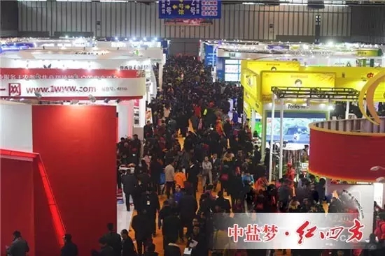 植保会现场人头攒动 植保会现场人头攒动